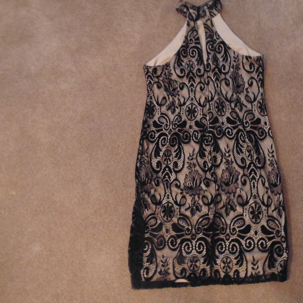 Dress - Picture 3 of 3